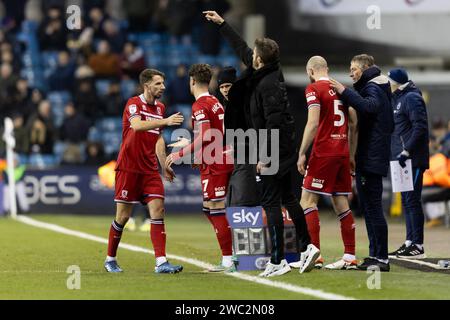 London, Großbritannien. September 2020. Dan Barlaser von Middlesbrough wird durch Hayden Hackney von Middlesbrough während des Sky Bet Championship Matches Millwall gegen Middlesbrough im den, London, Großbritannien, 13. Januar 2024 (Foto: Juan Gasparini/News Images) in London, Vereinigtes Königreich, am 12. September 2020 ersetzt. (Foto: Juan Gasparini/News Images/SIPA USA) Credit: SIPA USA/Alamy Live News Stockfoto