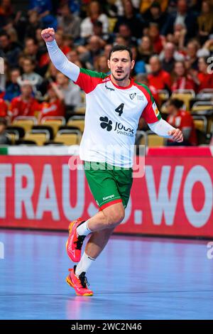 München, Deutschland. Januar 2024. Handball: Europameisterschaft, Tschechische Republik - Portugal, Vorrunde, Gruppe F, Spieltag 2. Portugals Pedro Portela feiert. Quelle: Marco Wolf/dpa/Alamy Live News Stockfoto