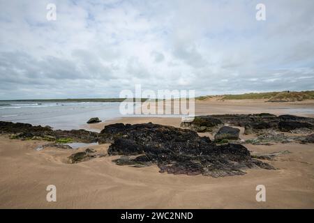 Der wunderschöne Strand von Aberffraw an der Westküste von Anglesey, Nordwales. Stockfoto