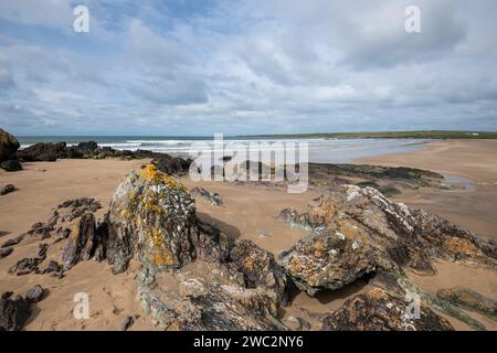 Der wunderschöne Strand von Aberffraw an der Westküste von Anglesey, Nordwales. Stockfoto