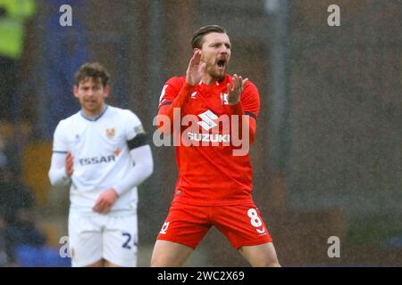 Birkenhead, Großbritannien. Januar 2024. Alex Gilbey von Milton Keynes Dons feiert, nachdem er seinem Team das 1. Tor geschossen hat. EFL Skybet Football League Two Match, Tranmere Rovers gegen MK Dons im Prenton Park, Birkenhead, Wirral am Samstag, den 13. Januar 2024. Dieses Bild darf nur für redaktionelle Zwecke verwendet werden. Nur redaktionelle Verwendung, .PIC von Chris Stading/ Credit: Andrew Orchard Sportfotografie/Alamy Live News Stockfoto