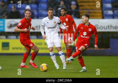 Birkenhead, Großbritannien. Januar 2024. Dan Kemp von Milton Keynes Dons geht den Ball. EFL Skybet Football League Two Match, Tranmere Rovers gegen MK Dons im Prenton Park, Birkenhead, Wirral am Samstag, den 13. Januar 2024. Dieses Bild darf nur für redaktionelle Zwecke verwendet werden. Nur redaktionelle Verwendung, .PIC von Chris Stading/ Credit: Andrew Orchard Sportfotografie/Alamy Live News Stockfoto