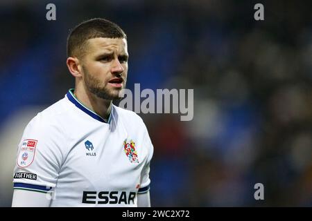 Birkenhead, Großbritannien. Januar 2024. Reece McAlear von Tranmere Rovers sieht zu. EFL Skybet Football League Two Match, Tranmere Rovers gegen MK Dons im Prenton Park, Birkenhead, Wirral am Samstag, den 13. Januar 2024. Dieses Bild darf nur für redaktionelle Zwecke verwendet werden. Nur redaktionelle Verwendung, .PIC von Chris Stading/ Credit: Andrew Orchard Sportfotografie/Alamy Live News Stockfoto