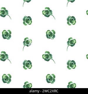 St. Nahtloses Patrick's Day-Muster auf weißem Hintergrund. Naturhintergrund mit Aquarellklee. Aquarelldesign im Sommer mit Kleeblatt. Stockfoto