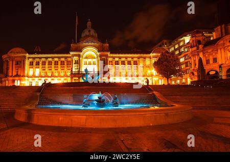 Überschwemmung in der Jacuzzi River Statue vor dem Birmingham Council House 12. Oktober 2012 Stockfoto