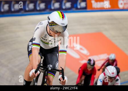 Apeldoorn, Niederlande. Januar 2024. APELDOORN, NIEDERLANDE - 13. JANUAR: Lotte Kopecky aus Belgien tritt am 4. Tag der UEC Track Elite Europameisterschaft 2024 in Omnisport am 13. Januar 2024 in Apeldoorn, Niederlande an. (Foto: Rene Nijhuis/BSR Agency) Credit: BSR Agency/Alamy Live News Stockfoto