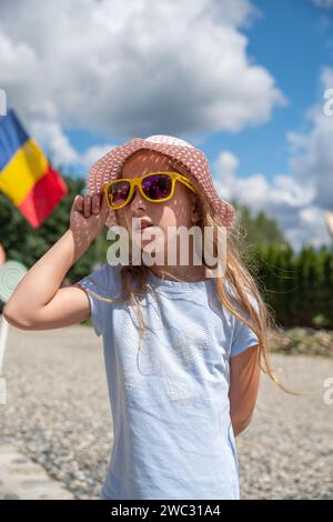 Porumbacu de Sus, Rumänien - 19. August 2022: Malerischer Blick auf das Castelul de LUT Valea Zanelor - eine märchenhafte Lehmburg im Tal der Feen in Stockfoto
