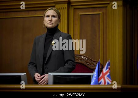 Kiew, Ukraine. Januar 2024. Olena Kondratiuk, stellvertretende Vorsitzende der Werchowna Rada, des ukrainischen parlaments, während der Rede des britischen Premierministers Rishi Sunak am 12. Januar 2024 in Kiew, Ukraine. Sunak kündigte an, dass Großbritannien der Ukraine mehr als 3 Milliarden Dollar an zusätzlicher Militärhilfe und künftigen Sicherheitsgarantien zur Verfügung stellen werde. Kredit: Ukrainischer Ratsvorsitz/Pressestelle Des Ukrainischen Präsidenten/Alamy Live News Stockfoto