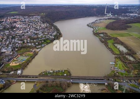 Luftbild, Ruhrhochwasser, Weihnachtshochwasser 2023, Fluss Ruhr tritt nach starken Regenfällen über die Ufer, Überschwemmungsgebiet am Harkortsee mit Stadtansicht, Wetter, Ruhrgebiet, Nordrhein-Westfalen, Deutschland ACHTUNGxMINDESTHONORARx60xEURO *** Luftansicht, Ruhrflut, Weihnachtsflut 2023, Ruhrgebiet Nordrhein-Westfalen, Deutschland ATTENTIONxMINDESTHONORARx60xEURO Stockfoto