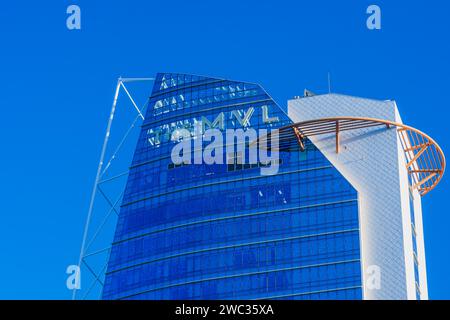 Yeoso, Südkorea: 25. Dezember 2017: Die Spitze des MVL-Hotels vor klarem blauem Himmel Stockfoto