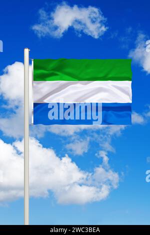 Die Nationalflagge von Sierra Leone in Westafrika, Studio Stockfoto