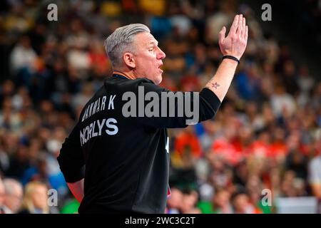 München, Deutschland. Januar 2024. Handball: Europameisterschaft, Griechenland - Dänemark, Vorrunde, Gruppe F, Spieltag 2, der dänische Trainer Nikolaj Jacobsen gestikuliert. Quelle: Marco Wolf/dpa/Alamy Live News Stockfoto