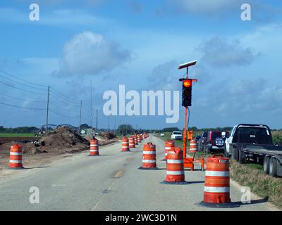 Homestead, Florida, Vereinigte Staaten - 13. Januar 2024: Straßenbau am Eingang des Everglades-Nationalparks. Stockfoto