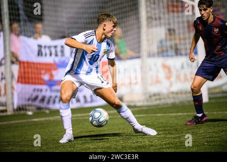 Real Madrids Spanisch-argentinischer Spieler Nico Paz während eines Spiels der argentinischen Nationalmannschaft im COTIF-Turnier 2022 in Alcudia, Valencia, Spanien Stockfoto