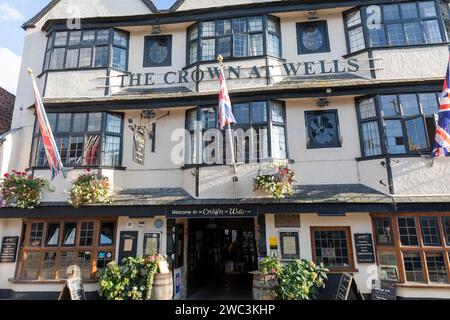 Wells Somerset, The Crown at Wells ehemaliges Coaching inn aus dem 15. Jahrhundert, jetzt Hotel und Restaurant mit Anton's Bistro im Stadtzentrum von Wells, England, Großbritannien, 2023 Stockfoto