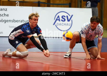 Dachau, Deutschland. Januar 2024. Spieler ASV nimmt den Ball an, ASV Dachau vs. SWD Powervolleys Dueren, Volleyball, Volleyball 1. Bundesliga, 14. Spieltag, Saison 23/24, 13.01.2024, Foto: Eibner-Pressefoto/Jenni Maul Credit: dpa/Alamy Live News Stockfoto