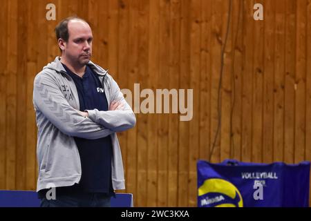 Dachau, Deutschland. Januar 2024. Bjoern-Arne Alber (SWD Powervolleys Dueren, Head-Coach), ASV Dachau vs. SWD Powervolleys Dueren, Volleyball, Volleyball 1. Bundesliga, 14. Spieltag, Saison 23/24, 13.01.2024, Foto: Eibner-Pressefoto/Jenni Maul Credit: dpa/Alamy Live News Stockfoto