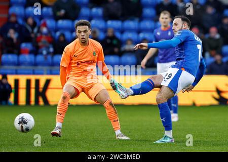 Dan Gardner vom Oldham Athletic Association Football Club während des Isuzu FA Trophy Matches zwischen Oldham Athletic und Hendon im Boundary Park, Oldham am Samstag, den 13. Januar 2024. (Foto: Thomas Edwards | MI News) Credit: MI News & Sport /Alamy Live News Stockfoto
