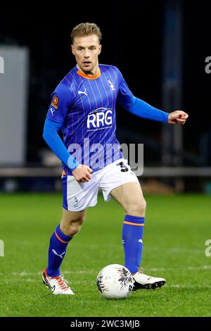 Tom Conlon vom Oldham Athletic Association Football Club während des Isuzu FA Trophy Matches zwischen Oldham Athletic und Hendon im Boundary Park, Oldham am Samstag, den 13. Januar 2024. (Foto: Thomas Edwards | MI News) Credit: MI News & Sport /Alamy Live News Stockfoto