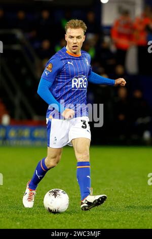 Tom Conlon vom Oldham Athletic Association Football Club während des Isuzu FA Trophy Matches zwischen Oldham Athletic und Hendon im Boundary Park, Oldham am Samstag, den 13. Januar 2024. (Foto: Thomas Edwards | MI News) Credit: MI News & Sport /Alamy Live News Stockfoto