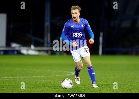 Tom Conlon vom Oldham Athletic Association Football Club während des Isuzu FA Trophy Matches zwischen Oldham Athletic und Hendon im Boundary Park, Oldham am Samstag, den 13. Januar 2024. (Foto: Thomas Edwards | MI News) Credit: MI News & Sport /Alamy Live News Stockfoto