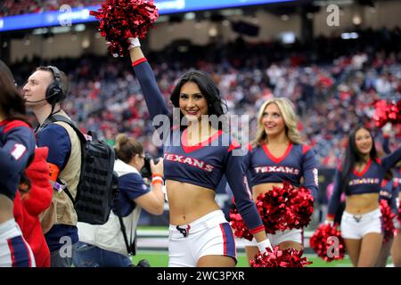 Houston, Texas, USA. Januar 2024. Ein Cheerleader der Houston Texans vor dem AFC Wild Card Playoff Spiel zwischen den Houston Texans und den Cleveland Browns im NRG Stadium in Houston, Texas am 13. Januar 2024. (Kreditbild: © Erik Williams/ZUMA Press Wire) NUR REDAKTIONELLE VERWENDUNG! Nicht für kommerzielle ZWECKE! Stockfoto