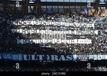 Neapel, Italien. Januar 2024. Anhänger des SSC Napoli während des Spiels der Serie A zwischen SSC Napoli und US Salernitana im Stadio Diego Armando Maradona Neapel Italien am 13. Januar 2024. Franco Romano/Alamy Live News Stockfoto