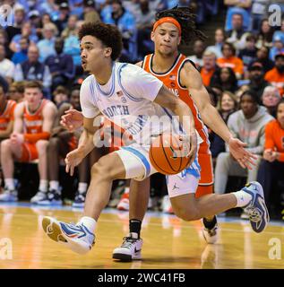 13. Januar 2024: Seth Trimble (7) aus North Carolina fährt zum Korb. NCAA Basketballspiel zwischen Syracuse und der University of North Carolina im Dean Smith Center, Chapel Hill, North Carolina. David Beach/CSM Stockfoto