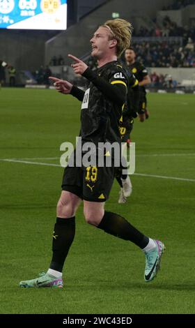 Julian Brandt jubelt nach seinem Tor zum 1:0 fotografiert beim Fußball Bundesliga Spiel Darmstadt. 98 gegen Borussia. Dortmund am 13.1. 2024 in Darmstadt. Stockfoto