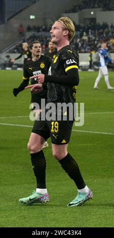 Julian Brandt jubelt nach seinem Tor zum 1:0 fotografiert beim Fußball Bundesliga Spiel Darmstadt. 98 gegen Borussia. Dortmund am 13.1. 2024 in Darmstadt. Stockfoto