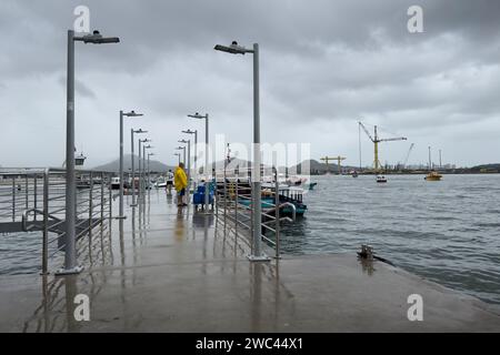 Santos, Brasilien. Januar 2024. Blick auf die Bootsanlegestelle in Ponta da Praia in Santos, Sao Paulo, Brasilien, am 13. Januar 2024. (Foto: Igor do Vale/SIPA USA) Credit: SIPA USA/Alamy Live News Stockfoto