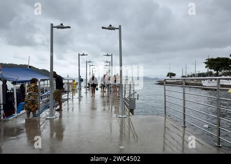 Santos, Brasilien. Januar 2024. Blick auf die Bootsanlegestelle in Ponta da Praia in Santos, Sao Paulo, Brasilien, am 13. Januar 2024. (Foto: Igor do Vale/SIPA USA) Credit: SIPA USA/Alamy Live News Stockfoto