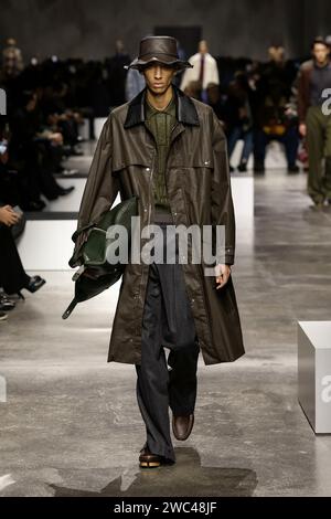 Mailand, Italien. Januar 2024. FENDI Herbst/Winter 2024-2025 Runway während der Milan Fashion Week Herrenmode am 2024. Januar - Mailand; Italien 13/01/2024 Credit: dpa/Alamy Live News Stockfoto