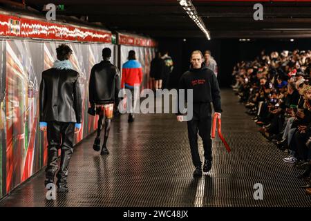 Mailand, Italien. Januar 2024. MSGM Herbst/Winter 2024-2025 Runway während der Milan Fashion Week Herrenmode am 2024. Januar - Mailand; Italien 13/01/2024 Credit: dpa/Alamy Live News Stockfoto