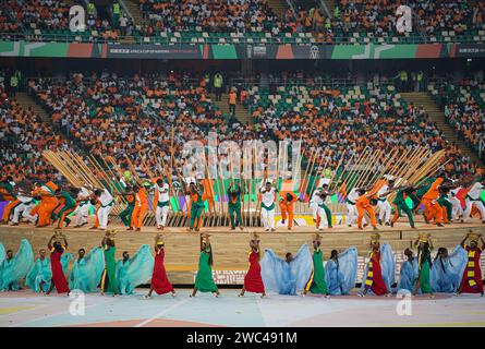 Abidjan. Januar 2024. Das am 13. Januar 2024 aufgenommene Foto zeigt die Eröffnungszeremonie der 34. Ausgabe des Afrika-Cup der Nationen (AFCON) in Abidjan, Elfenbeinküste. Quelle: Han Xu/Xinhua/Alamy Live News Stockfoto