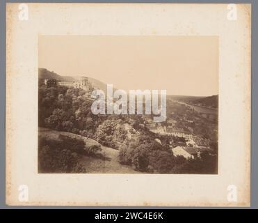 Ansicht von Heidelberg, Anonym, 1883 - 1900 Foto dieses Foto ist Teil einer Fotoserie, die von einem niederländischen Reisenden erstellt oder gekauft wurde, der zwischen dem 27. Juni und dem 29. Juli in Deutschland, Österreich und Italien unterwegs war. Das Jahr der Reise ist unbekannt, aber die Fotos wurden wahrscheinlich zwischen 1883 und 1900 gemacht. Heidelberger Papier. Pappalbumendruck Stadtansicht im Allgemeinen; 'Veduta' Heidelberg Stockfoto