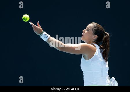 Melbourne, Australien. 14. Jan. 2024. Die britische Tennisspielerin Jodie Burrage in Aktion während des Australian Open Turniers im Melbourne Park am Sonntag, den 14. Januar 2024. © Jürgen Hasenkopf / Alamy Live News Stockfoto