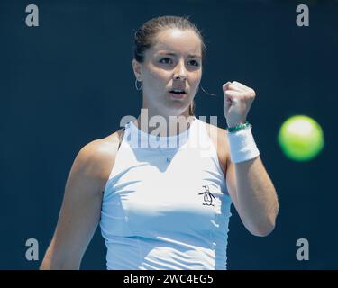 Melbourne, Australien. 14. Jan. 2024. Die britische Tennisspielerin Jodie Burrage feiert am Sonntag, den 14. Januar 2024, beim Australian Open Turnier im Melbourne Park. © Jürgen Hasenkopf / Alamy Live News Stockfoto