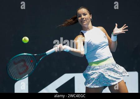 Melbourne, Australien. 14. Jan. 2024. Die britische Tennisspielerin Jodie Burrage in Aktion während des Australian Open Turniers im Melbourne Park am Sonntag, den 14. Januar 2024. © Jürgen Hasenkopf / Alamy Live News Stockfoto