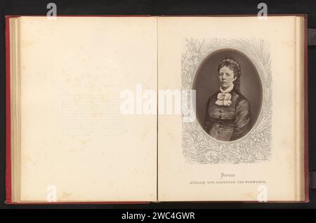 Fotoproduktion eines gemalten Porträts von Sophia, Königin von Schweden und Norwegen, Anonym, um 1875 - in oder vor 1880 Fotografie Papier Albumendruck Königin, Kaiserin usw. (Ehefrau eines Herrschers). Historische Personen - BB - Frau Stockfoto