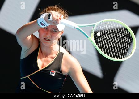 Melbourne, Victoria, Australien. Januar 2024. Barbora Krejcikova (CZE) in ihrem Einzel-Spiel gegen Mai Hontana (JPN) am ersten Tag der Australian Open 2024 im Melbourne Park am 14. Januar 2024 in Melbourne, Australien. (Kreditbild: © Ciro de Luca/ZUMA Press Wire) NUR REDAKTIONELLE VERWENDUNG! Nicht für kommerzielle ZWECKE! Stockfoto