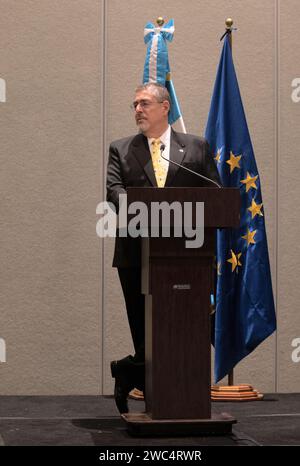 Guatemala Stadt, Guatemala. Januar 2024. Bernardo Arévalo, designierter guatemaltekischer Präsident, spricht auf einer Pressekonferenz am Vorabend der Amtseinführung von Arévalo in Guatemala-Stadt. Quelle: Sandra Sebastian/dpa/Alamy Live News Stockfoto