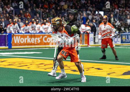 13. Januar 2024: Der Stürmer Kyle Buchanan (91) spielt im vierten Quartal gegen die Rochester Knighthawks. Die Rochester Knighthawks waren Gastgeber der Buffalo Bandits in einem Spiel der National Lacrosse League in der Blue Cross Arena in Rochester, New York. (Jonathan Tenca/CSM) Stockfoto