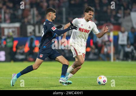 ZWEIKAMPF zwischen Eren Dinkci (FC Heidenheim, #08) und Max Finkgraefe (1. FC Köln, #35). Fußball: 1. Bundesliga, Saison 2023/2024, 17. Spieltag, 1. FC Köln - 1. FC Heidenheim 1846 am 13.01.2024 im RheinEnergieStadion in Köln Wichtiger Hinweis: Gemaess den Vorgaben der DFL Deutsche Fussball Liga bzw. Des DFB Deutscher Fussball-Bund ist es untersagt, in dem Stadion und/oder vom Spiel angefertigte Fotoaufnahmen in Form von Sequenzbildern und/oder videoaehnlichen Fotostrecken zu verwerten bzw. Verwerten zu lassen. Foto: Kirchner-Media/TH Stockfoto