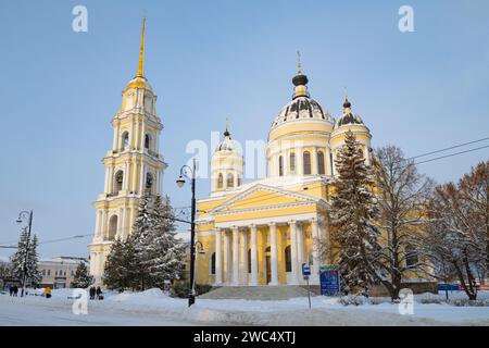 RYBINSK, RUSSLAND - 01. JANUAR 2024: Kathedrale der Verklärung (1851) an einem Januartag Stockfoto
