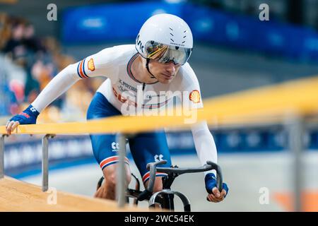 Apeldoorn, Niederlande. Januar 2024. Foto von Alex Whitehead/SWpix.com - 13/01/2024 - Radfahren - UEC Track Elite Europameisterschaft 2024 - Omnisport, Apeldoorn, Niederlande - Omnium Scratch Race für Herren - Ethan Hayter aus Großbritannien. Quelle: SWpix/Alamy Live News Stockfoto