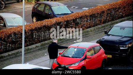 Kopenhagen, Dänemark /14. Januar 2024/Vechiles Windschild mit Frost in Kastrup bedeckt.. (Photo.Francis Joseph Dean/Dean Pictures) Stockfoto