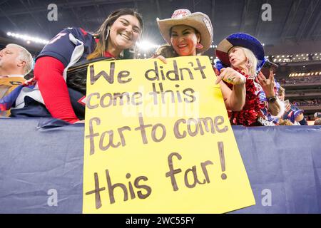 Houston, TX, USA. Januar 2024. Houston Texans Fans während eines Wild Card Playoff Spiels zwischen den Cleveland Browns und den Houston Texans in Houston, Texas. Trask Smith/CSM/Alamy Live News Stockfoto