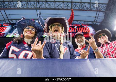 Houston, TX, USA. Januar 2024. Houston Texans Fans während eines Wild Card Playoff Spiels zwischen den Cleveland Browns und den Houston Texans in Houston, Texas. Trask Smith/CSM/Alamy Live News Stockfoto