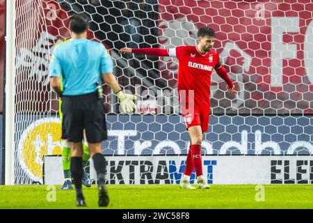 Enschede, Niederlande. Januar 2024. ENSCHEDE, Stadion Grolsch Veste, 13.01.2024, Saison 2023/2024, niederländischer Eredivisie Football während des Spiels Twente - AZ Credit: Pro Shots/Alamy Live News Stockfoto